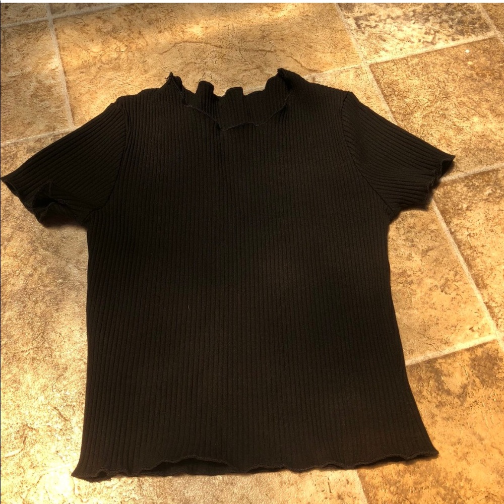 BLACK CROP TOP